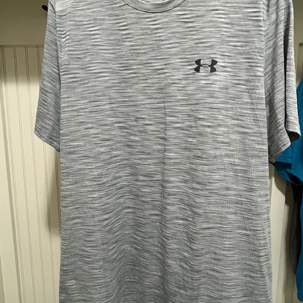 Under Armour Men's Heathered Gray Fitted Heat Gear Tee